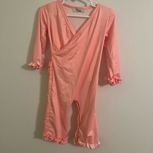 Queen maddyn 9-12 month. Washed worn once. Pet and smoke free home